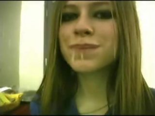 Avril lavigne mirksintis liemenėlė.