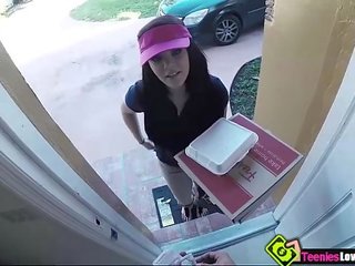 Pizza delivery damsel kimber bos krijgt paid naar krijgen geneukt door haar klant
